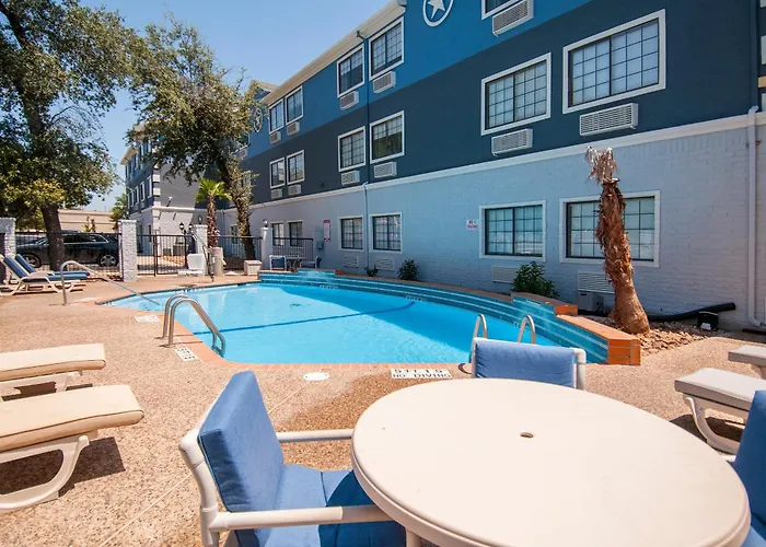 Days Inn & Suites By Wyndham San Antonio North/Stone Oak