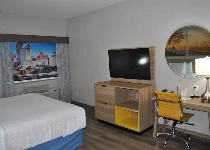 Days Inn & Suites By Wyndham San Antonio North/Stone Oak