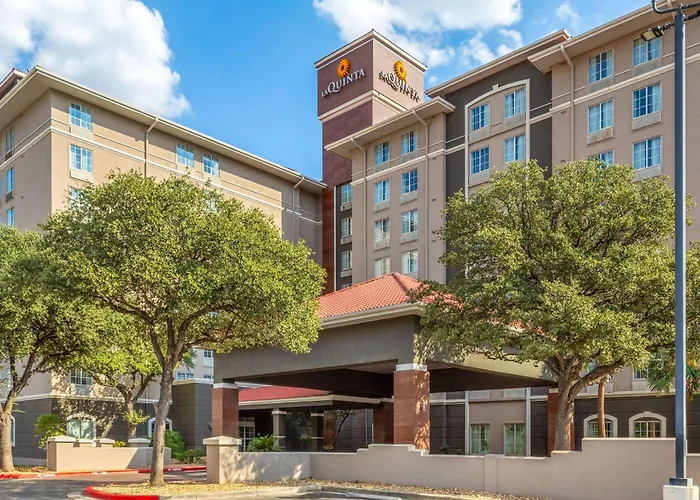 La Quinta By Wyndham San Antonio Airport Hotel